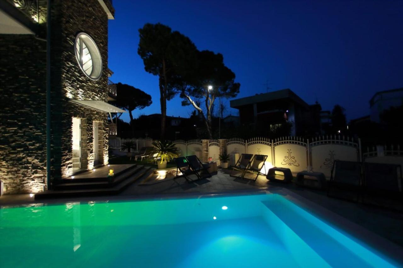 B&B Bellavista Exclusive In Zona Centrale Con Piscina Riscaldata E Jacuzzi Vista Lago Desenzano del Garda Exteriör bild