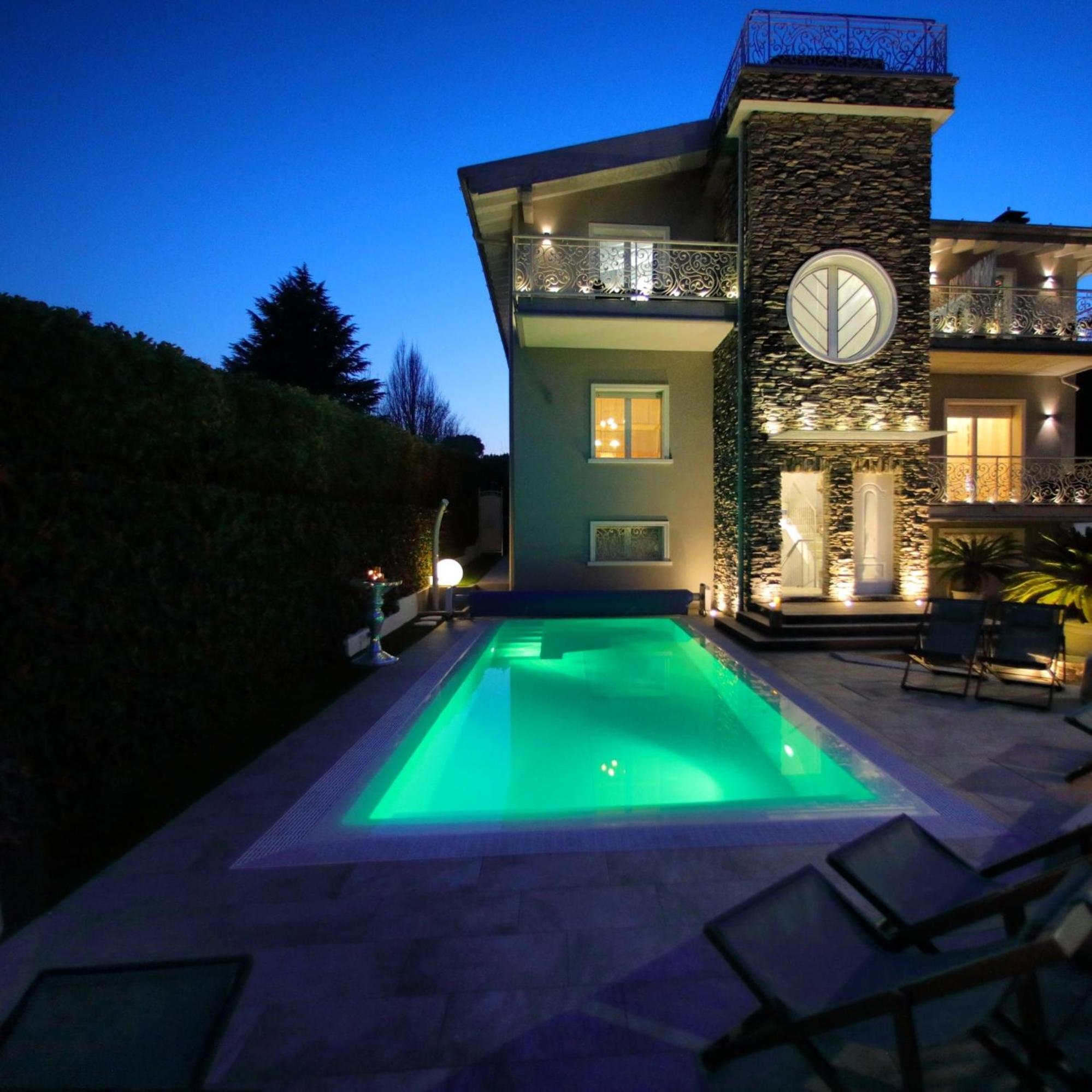 B&B Bellavista Exclusive In Zona Centrale Con Piscina Riscaldata E Jacuzzi Vista Lago Desenzano del Garda Exteriör bild